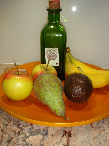 Bunter Obstsalat mit Nüssen - Peomedic